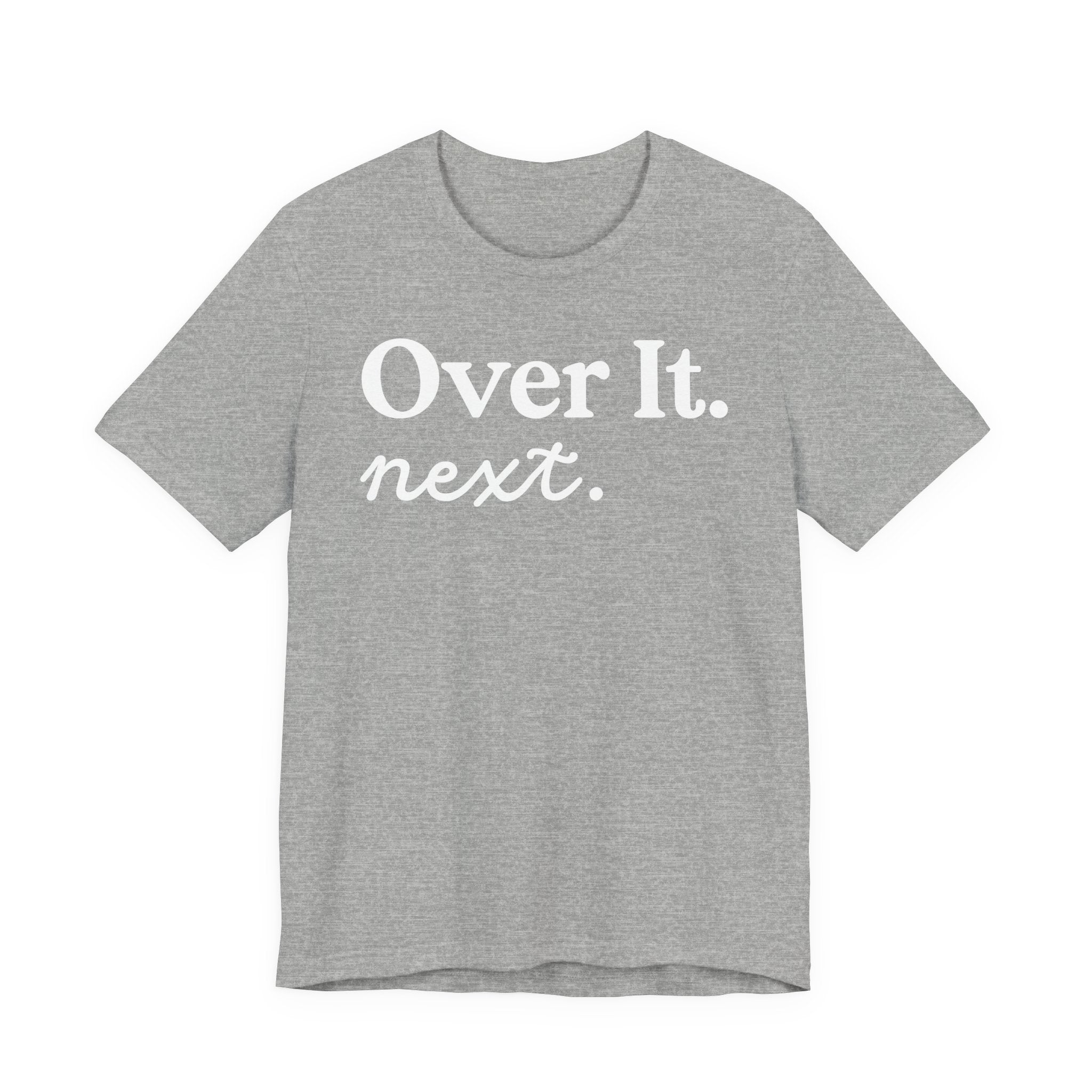 Unisex Jersey Short Sleeve Tee „OVER IT. NEXT“ – stylisches Statement-Shirt aus 100 % Airlume Baumwolle