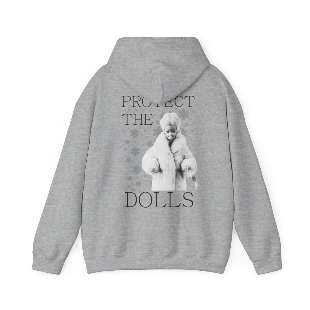 Hoodie „Protect the Dolls“ – Trendiger Unisex Hoodie mit auffälligem Rückenprint