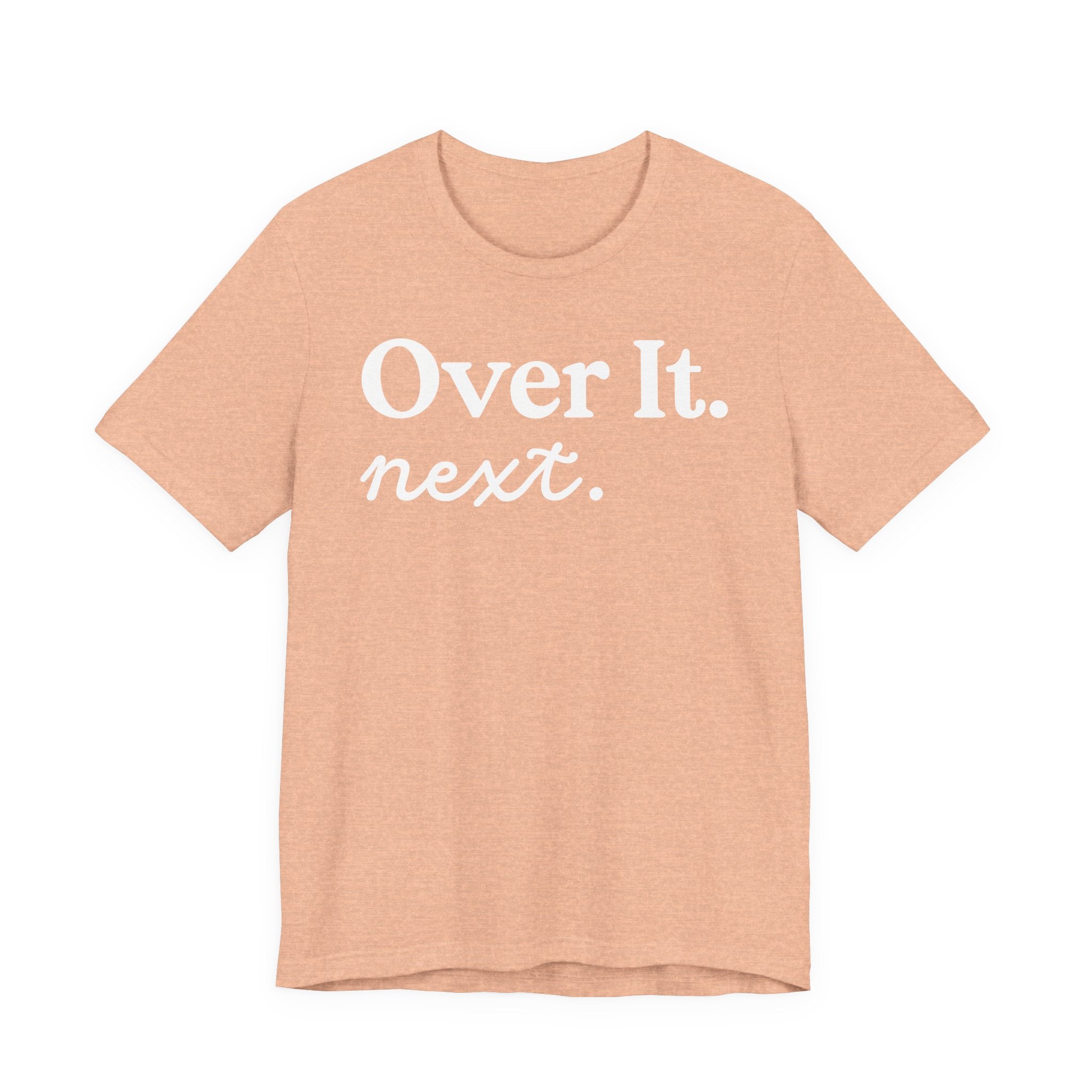 Unisex Jersey Short Sleeve Tee „OVER IT. NEXT“ – stylisches Statement-Shirt aus 100 % Airlume Baumwolle