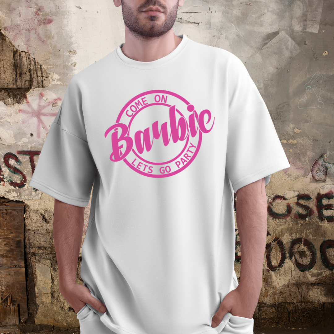 OVERSIZED BOX SHIRT STATEMENT – COME ON BARBIE. LET’S GO PARTY | UNISEX T-SHIRT MIT PRINT
