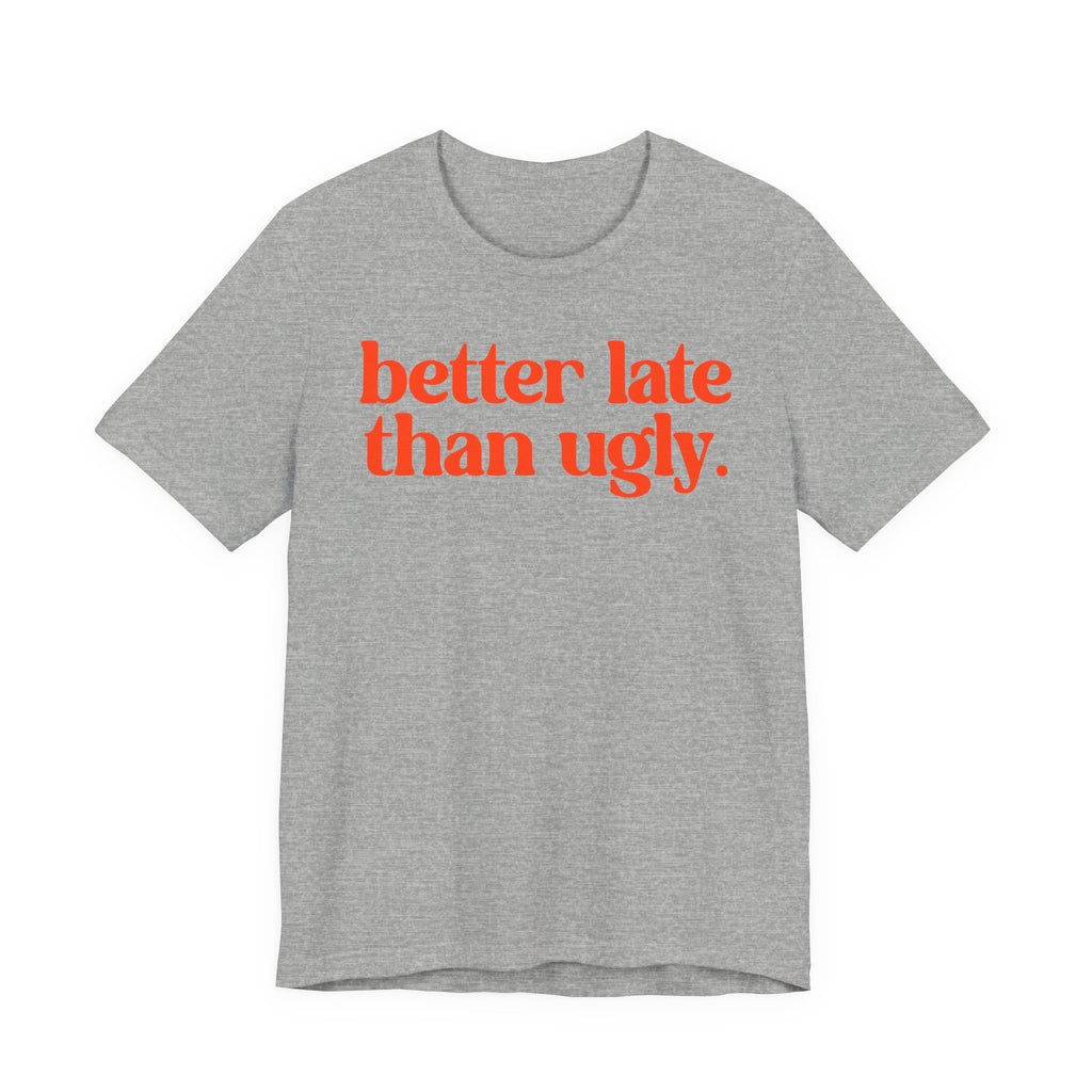 Unisex T-Shirt „Better Late Than Ugly“ – Humorvoller Spruch & Bequeme Passform | Atmungsaktive Baumwolle für Alltag & Freizeit