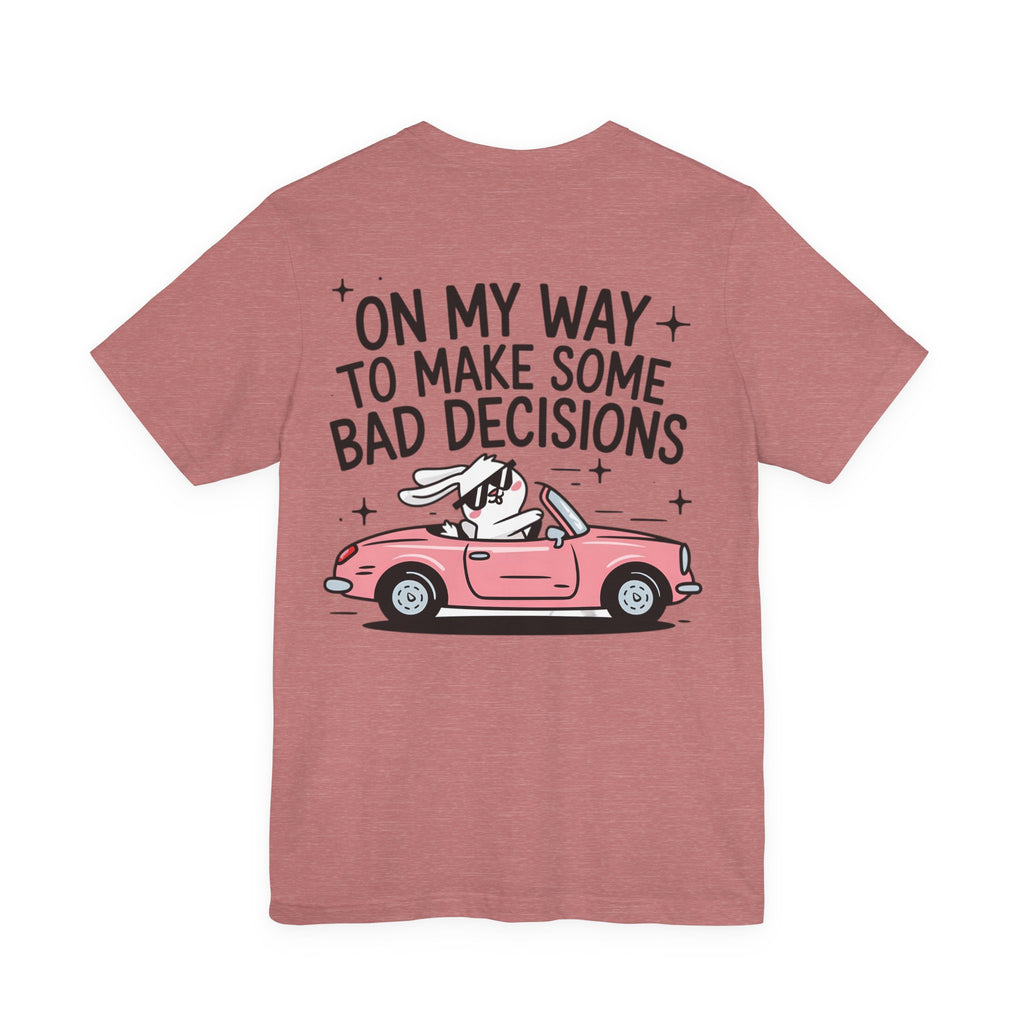 Unisex Jersey T-Shirt „On My Way To Make Some Bad Decisions“ – Cooles Kurzarmshirt mit großem Rückenprint