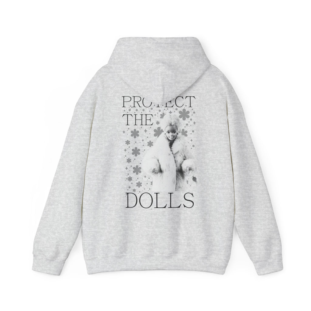 Hoodie „Protect the Dolls“ – Trendiger Unisex Hoodie mit auffälligem Rückenprint